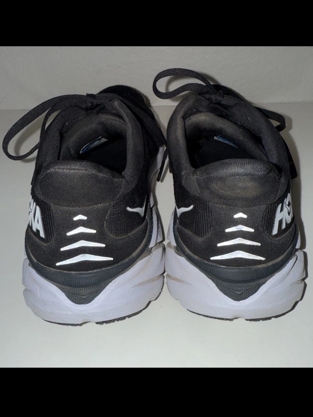 Hoka Women’s Clifton 8 Running Shoes Sneakers Black White Size 7.5 - Picture 3 of 5